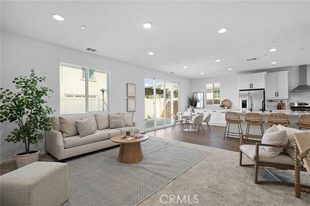 Detail Gallery Image 18 of 56 For 24085 Midvale Ct, Corona,  CA 92883 - 4 Beds | 3 Baths