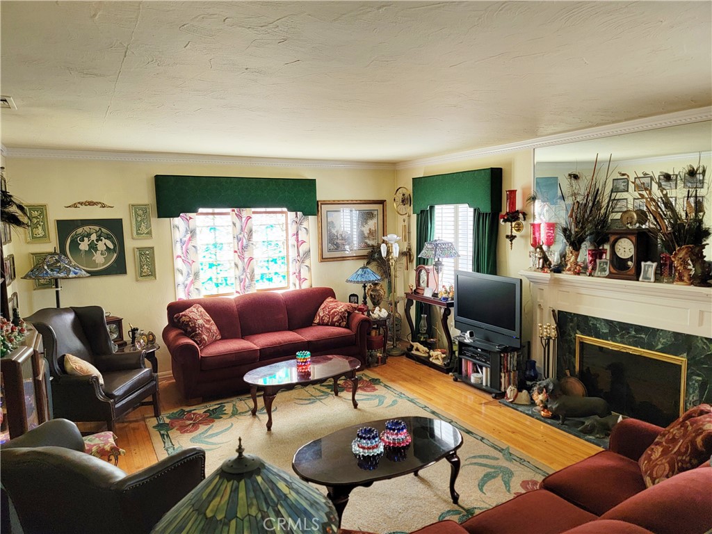 741 W 19th Street