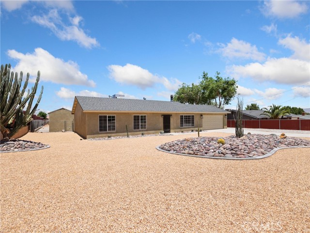 Detail Gallery Image 2 of 42 For 17970 Pitache St, Hesperia,  CA 92345 - 3 Beds | 2 Baths