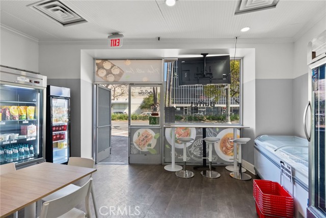 5466 Wilshire Boulevard, Los Angeles CA: https://media.crmls.org/medias/1fe4f6b5-e77a-44fe-b7a1-26958c96e53b.jpg