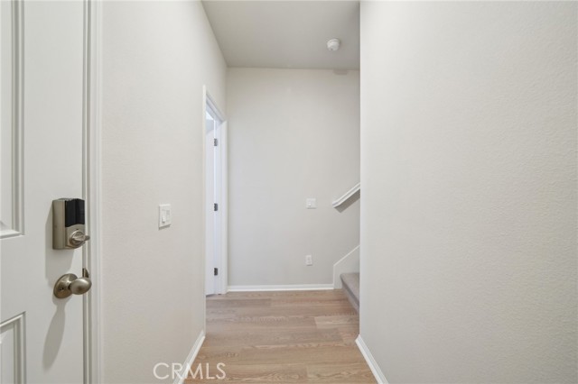 221 Aurora Lane, Pomona CA: https://media.crmls.org/medias/1fe56613-9fd9-4554-be8c-39fef62ebed6.jpg