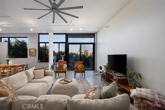 Detail Gallery Image 4 of 24 For 835 Locust Ave #421,  Long Beach,  CA 90813 - 1 Beds | 1 Baths