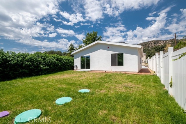 6438 Day Street, Tujunga CA: https://media.crmls.org/medias/1fe5953d-18c7-42dd-af1f-c9ffaf331ef2.jpg