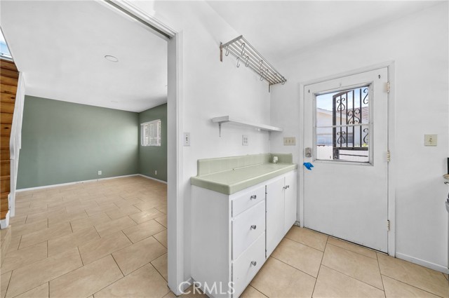 124 N Janet Place, Fullerton CA: https://media.crmls.org/medias/1fe5d640-37d7-4d9b-9f81-7e66c577c2bf.jpg