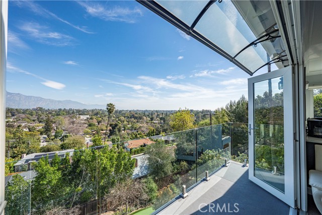 Detail Gallery Image 19 of 56 For 334 Anita Dr, Pasadena,  CA 91105 - 6 Beds | 5 Baths