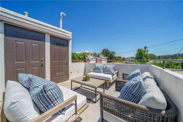 Detail Gallery Image 35 of 40 For 14100 Dickens St #4,  Sherman Oaks,  CA 91423 - 2 Beds | 2/1 Baths