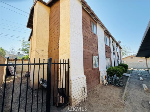 Detail Gallery Image 4 of 9 For 326 Stephens, Bakersfield,  CA 93304 - – Beds | – Baths