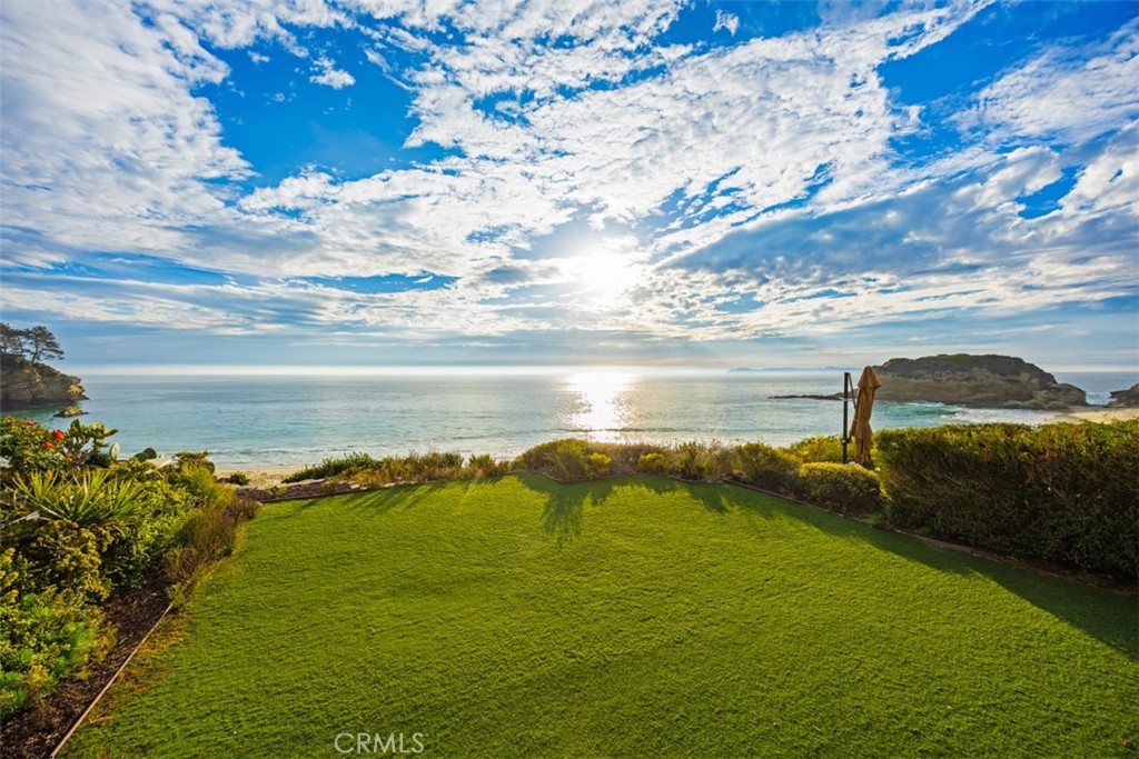 https://media.crmls.org/medias/1fe6623f-96f5-4dd2-88a4-9bb501e22e4f.jpg?preset=X-Large