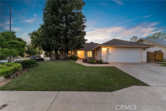 Detail Gallery Image 1 of 22 For 1190 Magnolia Ave, Clovis,  CA 93611 - 4 Beds | 2 Baths