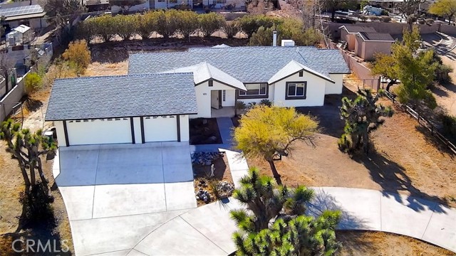 Detail Gallery Image 1 of 24 For 56755 Golden Bee Dr, Yucca Valley,  CA 92284 - 3 Beds | 2 Baths