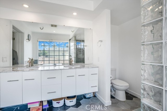 2481 S Bundy Drive, Los Angeles CA: https://media.crmls.org/medias/1fe79624-8e01-4883-b526-0d1b4dcc446f.jpg