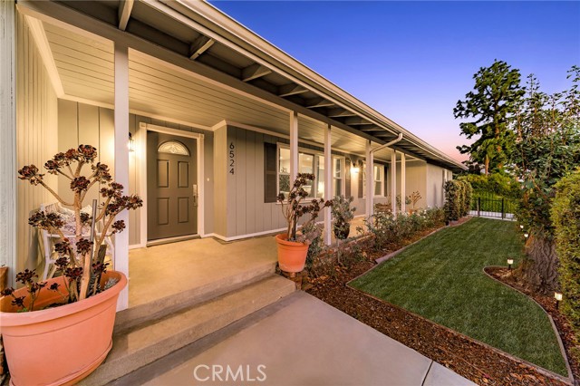 Front yard and front patio area