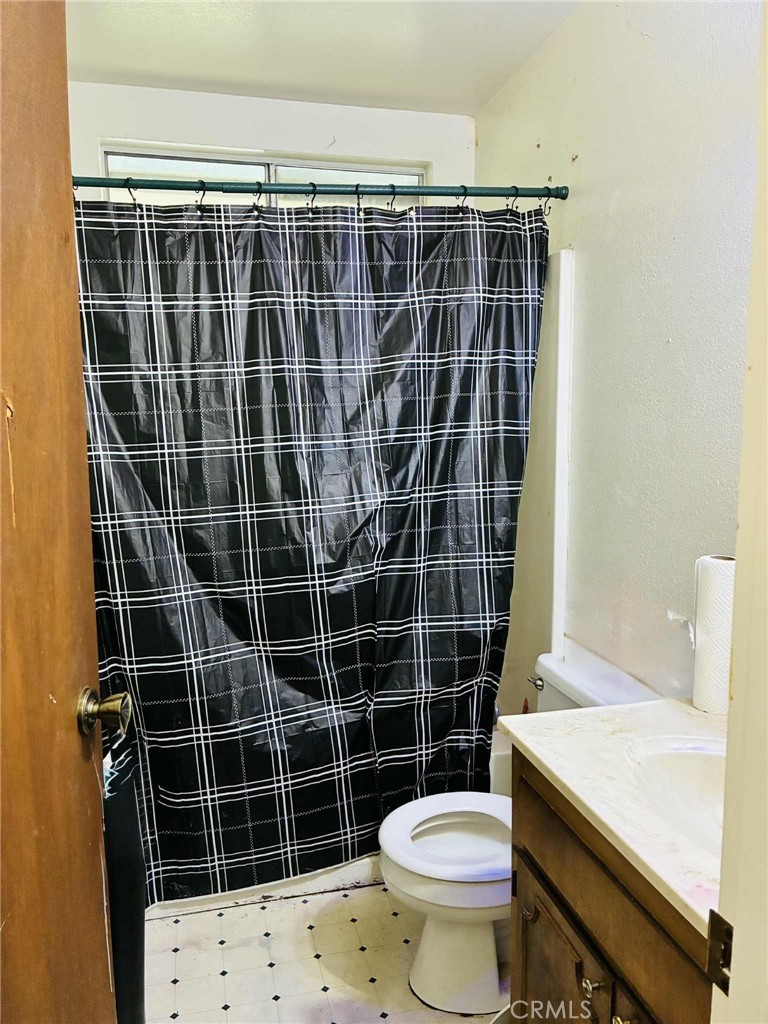 https://media.crmls.org/medias/1fe7e6a5-56e0-45db-8e0b-d4a8aa2440ad.jpg?preset=X-Large