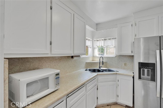 10125 Annetta Ave., South Gate CA: https://media.crmls.org/medias/1fe944fa-0688-4f43-941c-13c80ce82fe8.jpg