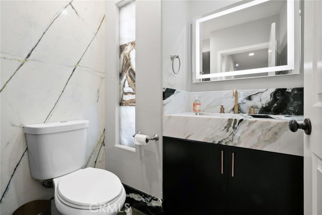 18328 Keswick Street photo 16