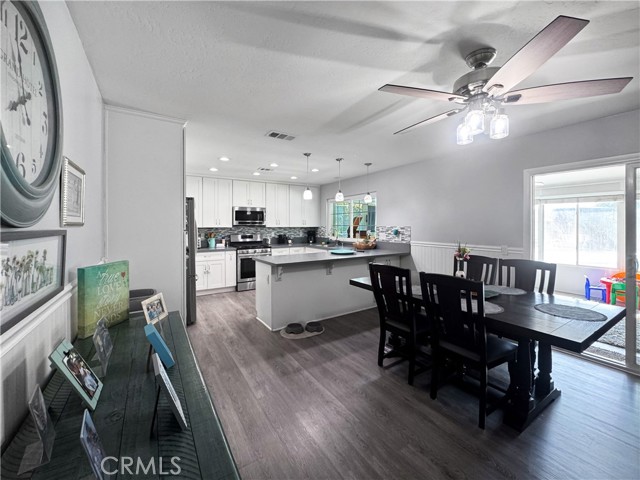 Detail Gallery Image 8 of 31 For 19891 Athenon Ave, Perris,  CA 92570 - 4 Beds | 2 Baths