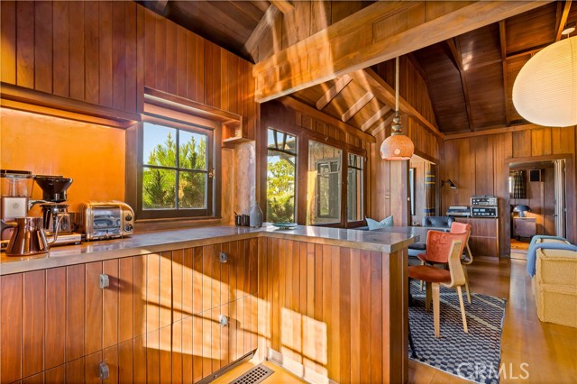 Detail Gallery Image 8 of 23 For 310 Hawthorne Rd, Laguna Beach,  CA 92651 - 1 Beds | 1 Baths