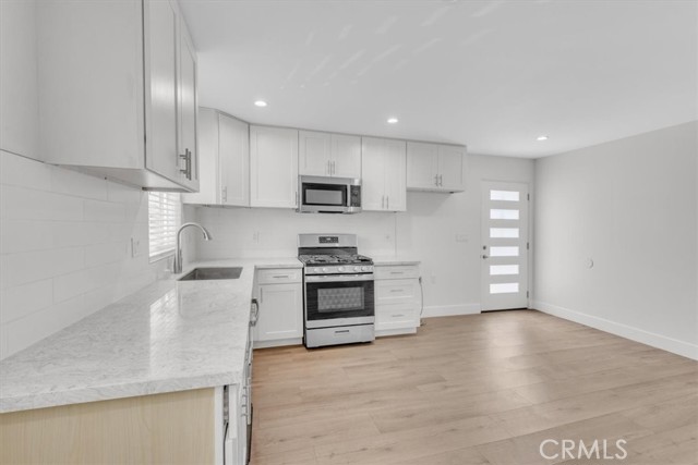 7865 Chastain Avenue, Reseda CA: https://media.crmls.org/medias/1febd2d8-7233-461a-a111-be7373bc974f.jpg