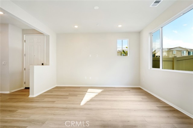 Detail Gallery Image 10 of 34 For 2051 Bergamot St, Redlands,  CA 92374 - 3 Beds | 2/1 Baths