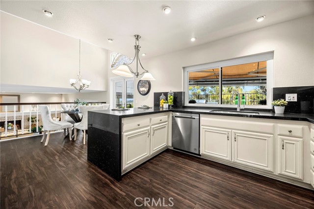 Image 17 of 59 For 897 Kings Canyon Road