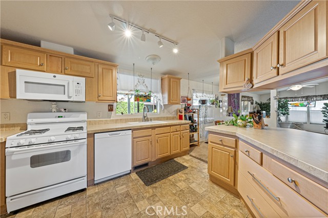 Detail Gallery Image 15 of 35 For 3210 Santa Maria Way #159,  Santa Maria,  CA 93455 - 3 Beds | 2 Baths