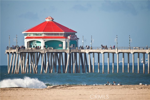 213 Baltimore Avenue, Huntington Beach CA: https://media.crmls.org/medias/1fedc7db-c21a-4b5a-9b02-a79c69483b36.jpg
