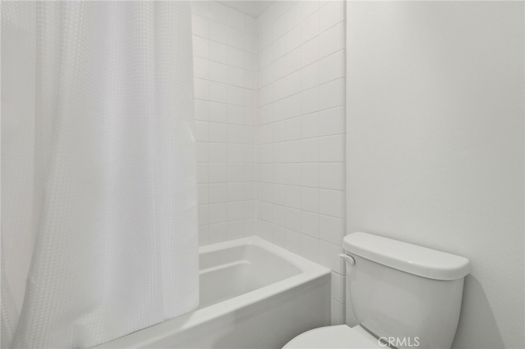 https://media.crmls.org/medias/1fee3a34-f943-4f98-9594-c3214919fcc7.jpg?preset=X-Large