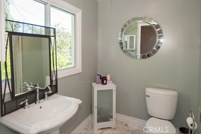 Detail Gallery Image 12 of 27 For 7120 Pacific View Dr, Los Angeles,  CA 90068 - 5 Beds | 4 Baths