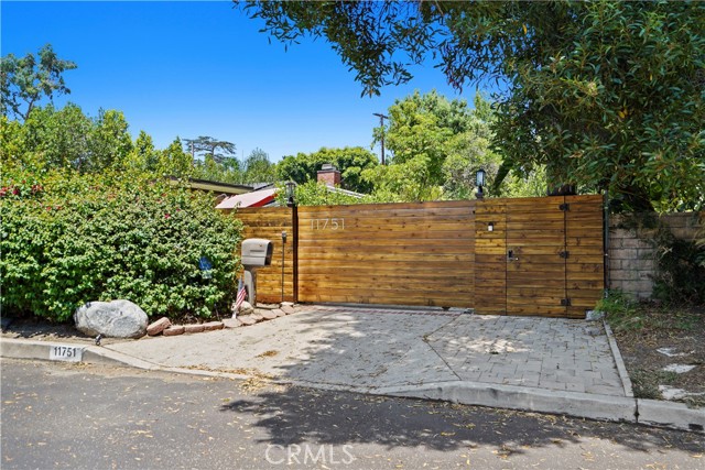 Detail Gallery Image 1 of 18 For 11751 Hortense St, Valley Village,  CA 91607 - 3 Beds | 3/1 Baths