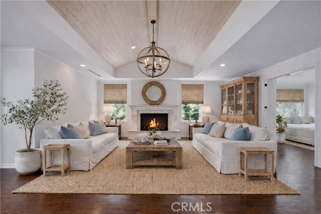 Detail Gallery Image 4 of 21 For 1330 Santanella, Corona Del Mar,  CA 92625 - 4 Beds | 3/1 Baths