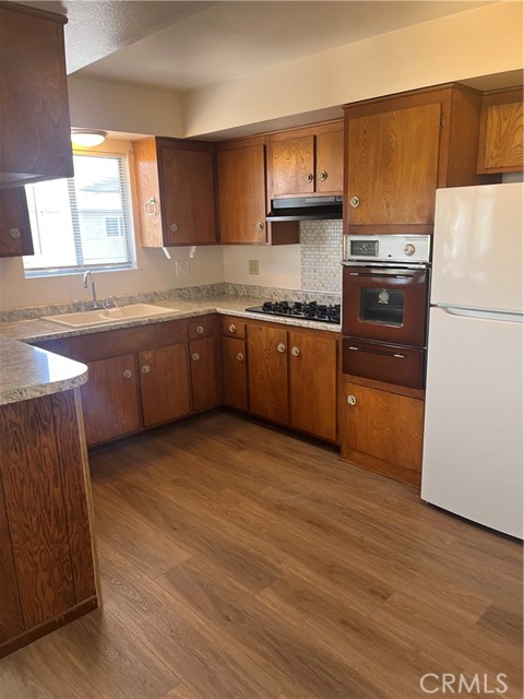 1040 Valencia Street, Costa Mesa CA: https://media.crmls.org/medias/1fefd4bd-7069-4ffe-9093-f6811580f92b.jpg