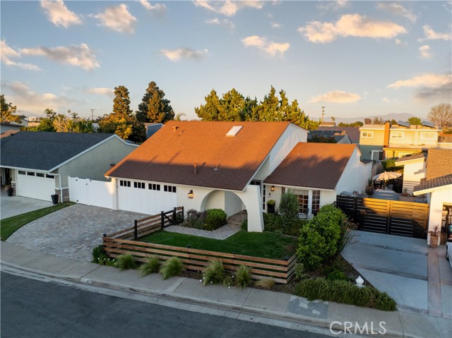 Detail Gallery Image 4 of 26 For 18904 Deodar, Fountain Valley,  CA 92708 - 4 Beds | 2/1 Baths