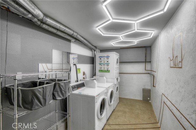 Detail Gallery Image 17 of 19 For 6643 De Longpre #5,  Los Angeles,  CA 90028 - 2 Beds | 2 Baths