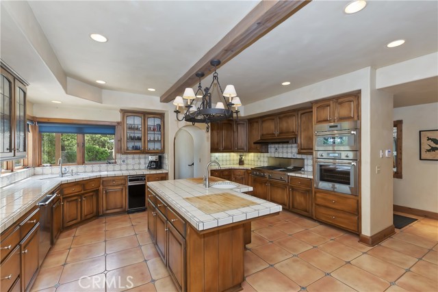 Detail Gallery Image 21 of 64 For 28324 Somerset Ln, Lake Arrowhead,  CA 92352 - 4 Beds | 4/1 Baths
