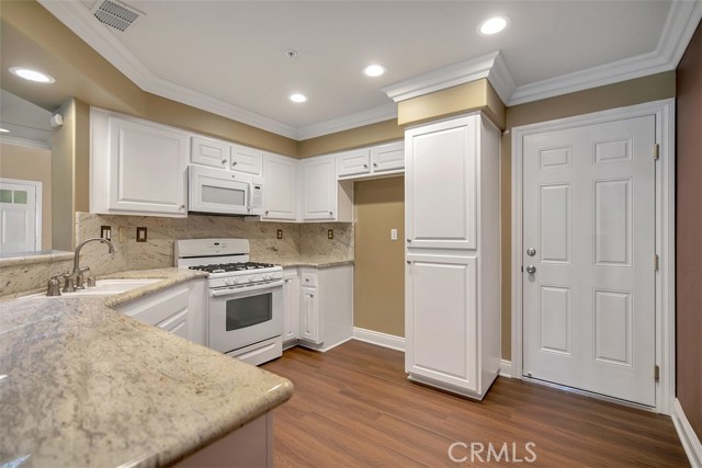 123 Valley View Terrace, Mission Viejo CA: https://media.crmls.org/medias/1ff17ee0-fc07-435f-b454-d8de2815cdf5.jpg