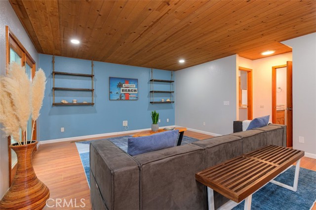 1022 Sir William Court, Chico CA: https://media.crmls.org/medias/1ff2bbc0-571e-44b5-8bd2-103af009447a.jpg