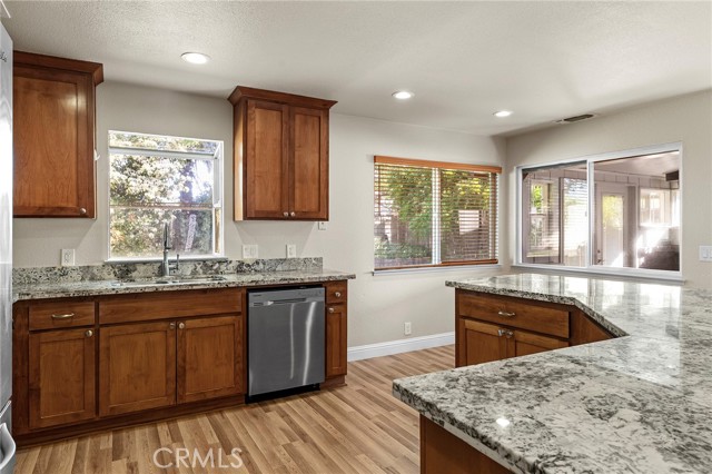 Detail Gallery Image 11 of 61 For 18 Jasper Dr, Chico,  CA 95928 - 5 Beds | 3 Baths