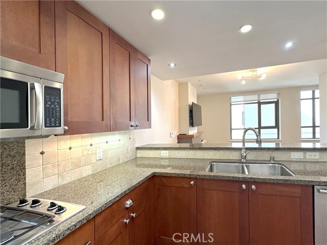 700 E Street, San Diego, California 92101, 1 Bedroom Bedrooms, ,2 BathroomsBathrooms,Residential,For Sale,E Street,OC24112082