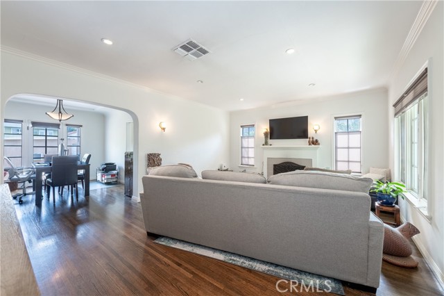 Detail Gallery Image 5 of 27 For 4182 Greenbush, Sherman Oaks,  CA 91423 - 3 Beds | 2 Baths