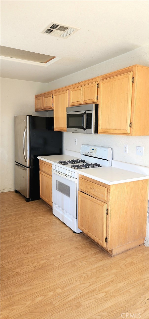 Detail Gallery Image 4 of 20 For 10611 Plainfield, Adelanto,  CA 92301 - 3 Beds | 1 Baths