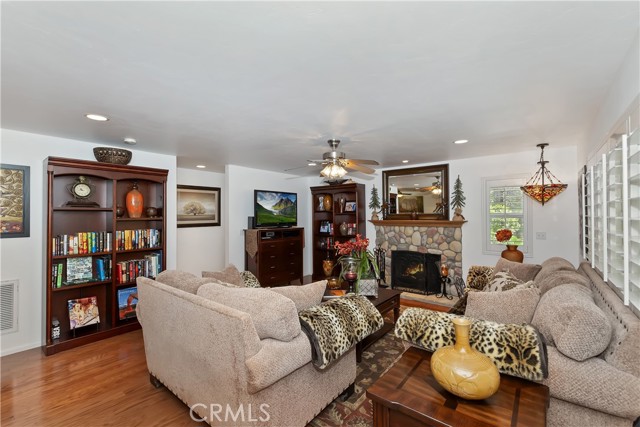 31816 Silver Spruce Drive, Running Springs CA: https://media.crmls.org/medias/1ff4e5b5-86ca-4101-b07c-e661ca4005c0.jpg