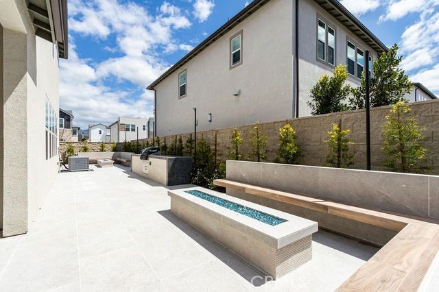 260 Holliston, Lake Forest CA: https://media.crmls.org/medias/1ff4f879-58eb-4562-bab9-17acef9866b3.jpg