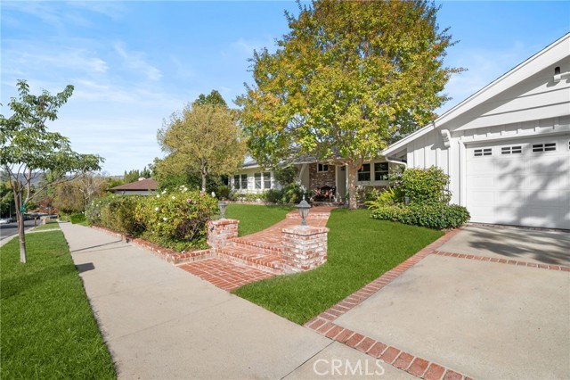 Detail Gallery Image 5 of 30 For 23843 Crosson Dr, Woodland Hills,  CA 91367 - 3 Beds | 2/1 Baths