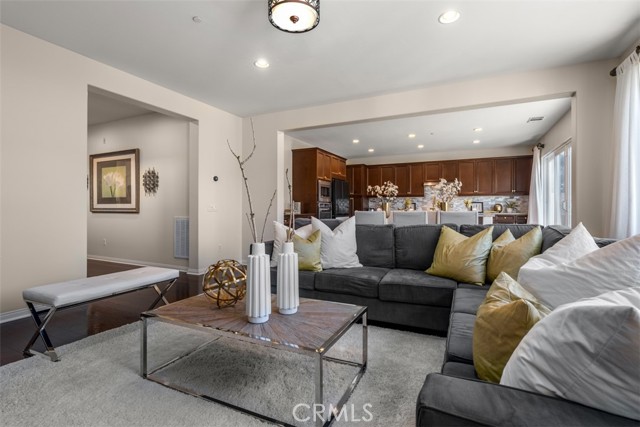 54 Revell Circle, Buena Park CA: https://media.crmls.org/medias/1ff5e669-5b11-4bc0-91eb-3fe0030c16e7.jpg