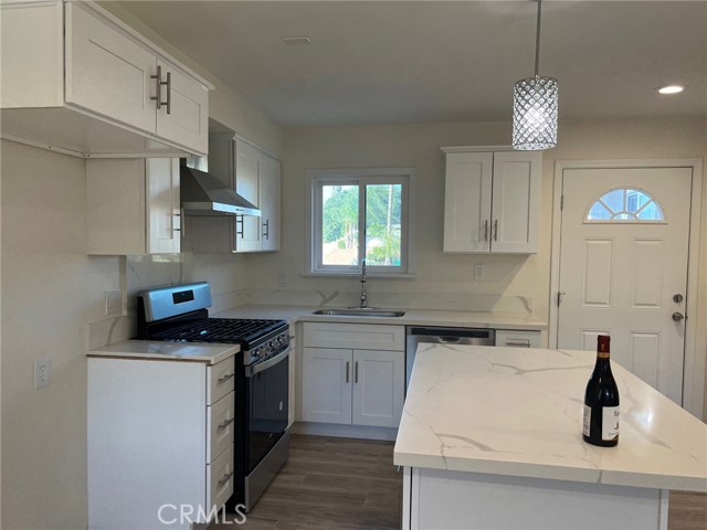 Detail Gallery Image 2 of 10 For 2228 Ridgeview, Corona,  CA 92882 - 3 Beds | 1/1 Baths