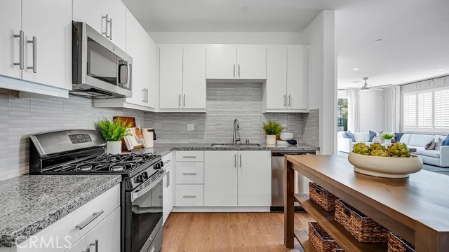 Detail Gallery Image 2 of 22 For 17810 Mckenzie Ct, Hesperia,  CA 92345 - 3 Beds | 2 Baths