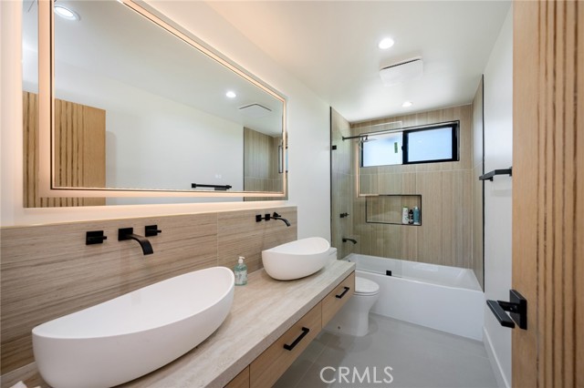 4 Bed Home for Sale in Sherman Oaks, California