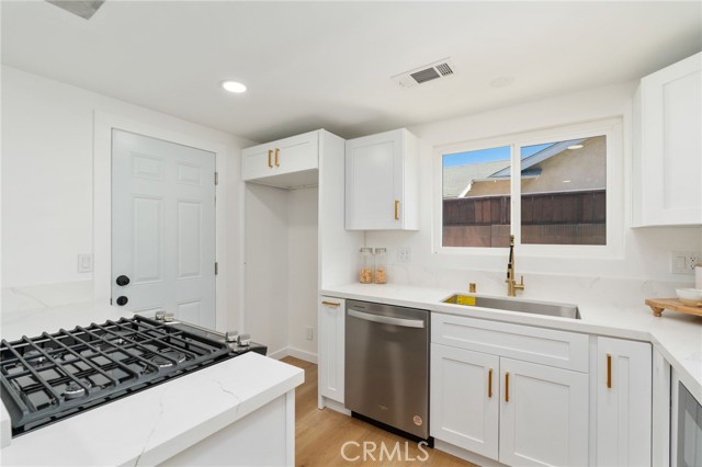 Detail Gallery Image 5 of 21 For 23822 La Rosa Dr, Lake Forest,  CA 92630 - 3 Beds | 2 Baths