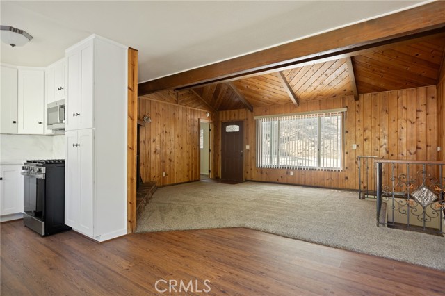 Detail Gallery Image 8 of 26 For 32296 Fern Dr, Running Springs,  CA 92382 - 5 Beds | 3 Baths