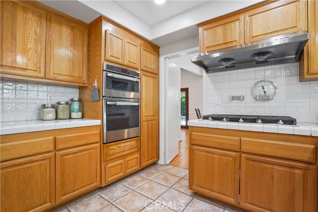 6233 Capistrano Avenue, Woodland Hills CA: https://media.crmls.org/medias/1ff9d2fc-4544-4018-bce1-dd3389ee500b.jpg